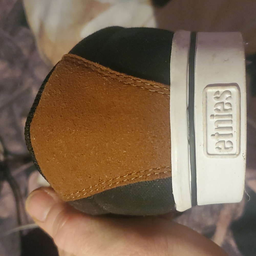 Etnies skateboard shoes